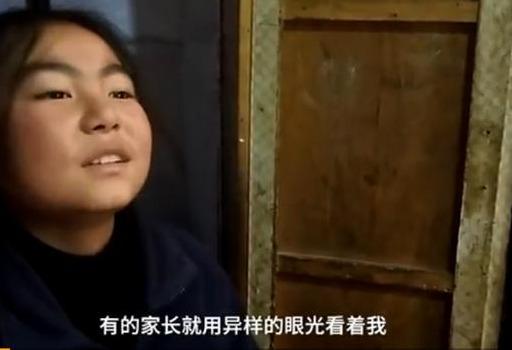 14歲姐姐開家長會(huì) 祝愿他們健康快樂地成長