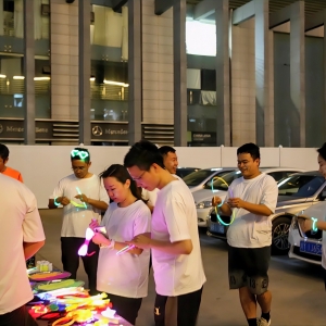 奔赴春日 “熒”風(fēng)飛翔 |中亞集團(tuán)熒光夜跑活力開(kāi)跑